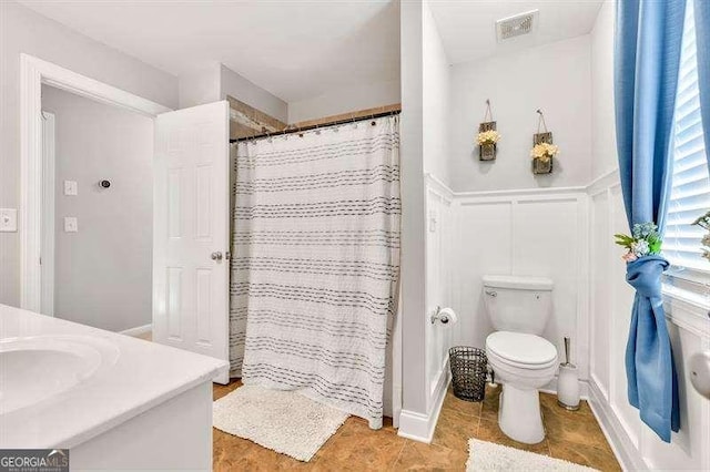 125 Shamus Way, Jefferson, GA 30549 - bathroom with vanity, a shower with curtain, a wainscoted wall, tile patterned flooring, and a decorative wall