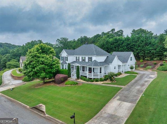 125 Shamus Way, Jefferson, GA 30549 - view of front of home featuring a front yard, covered porch, and driveway