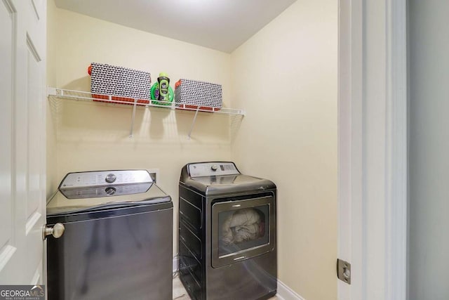 95 Jeffco Dr, Jefferson, GA 30549 - laundry area featuring washing machine and clothes dryer and baseboards