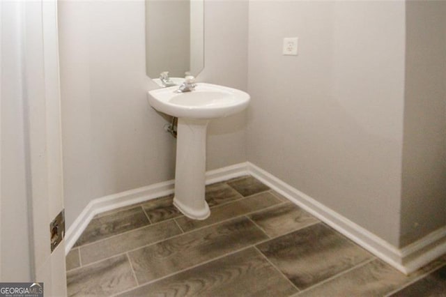 365 Hunt Crk, Acworth, GA 30101 - bathroom featuring baseboards