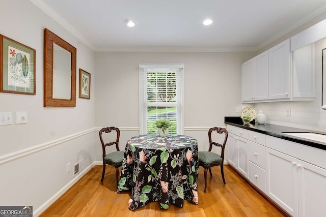 1508 Brianwood Rd Unit 1508, Decatur, GA 30033 - dining space featuring light wood-style flooring, crown molding, and recessed lighting