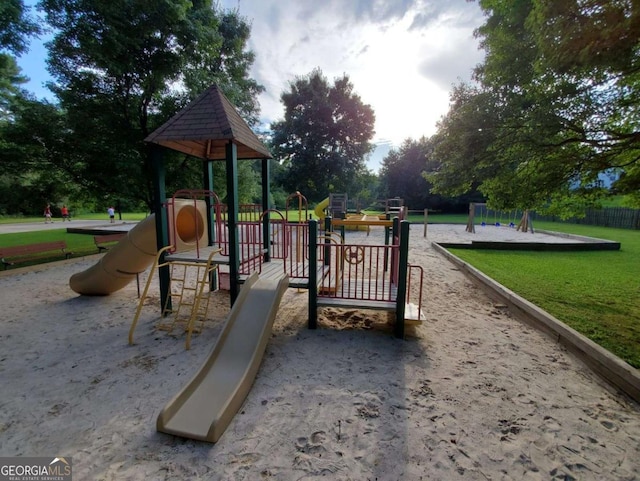 10475 Willow Meadow Cir, Alpharetta, GA 30022 - communal playground featuring a lawn