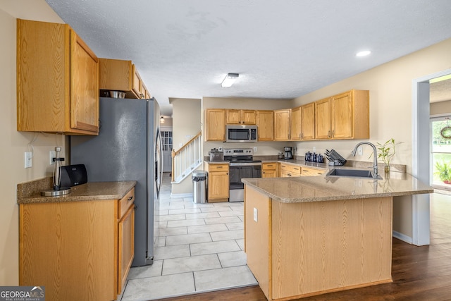 107 Line Creek Rd, Nicholson, GA 30565 - kitchen with stainless steel appliances, a peninsula, a breakfast bar, and recessed lighting