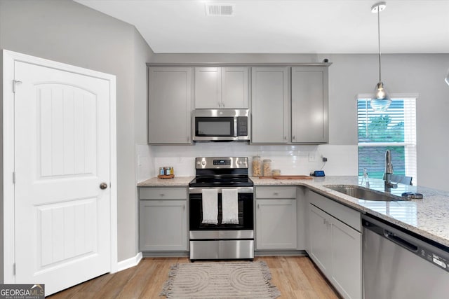 217 Rusty Plow Ln Unit 68, Perry, GA 31069 - kitchen featuring appliances with stainless steel finishes, gray cabinets, tasteful backsplash, and light wood-style floors