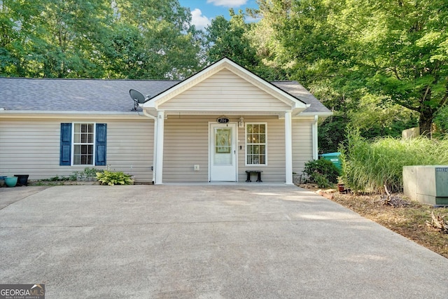 209 Jacobs Way Apt B, Jasper, GA 30143 - single story home featuring roof with shingles, concrete driveway, and covered porch