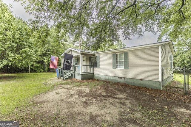 912 Druid St, Dublin, GA 31021 - view of front of home with crawl space and a front lawn