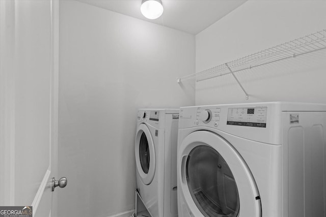 104 Middleton Ct, Chatsworth, GA 30705 - laundry area with washing machine and clothes dryer and baseboards
