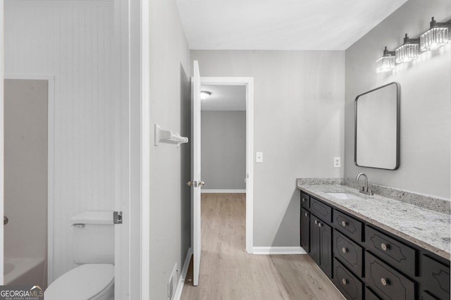 2945 Thompson Mill Rd, Gainesville, GA 30506 - bathroom with wood finished floors, vanity, and a bathtub