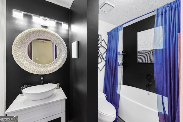 4467 Pineridge Cir, Atlanta, GA 30338 - bathroom featuring vanity, a textured ceiling, and shower / bath combo