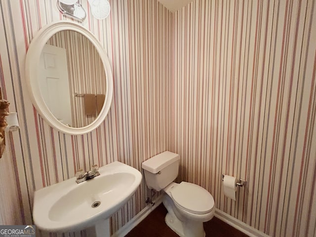 5190 Bankside Way, Peachtree Corners, GA 30092 - bathroom with wallpapered walls
