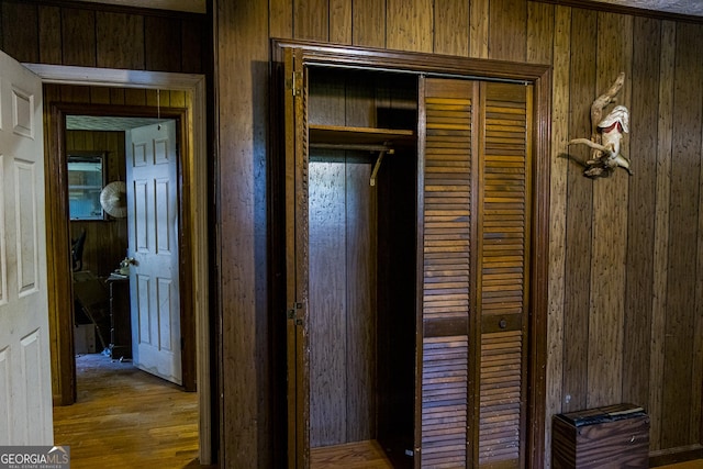 83 Manning Lake Rd SW, Rome, GA 30165 - detailed view of wooden walls and wood finished floors