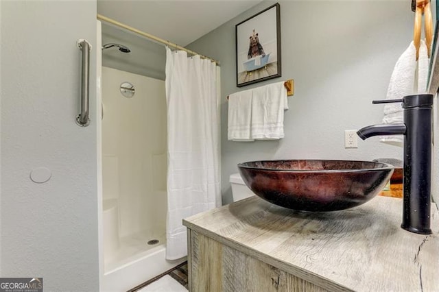 125 Wolfscratch, Big Canoe, GA 30143 - bathroom with curtained shower and a textured wall