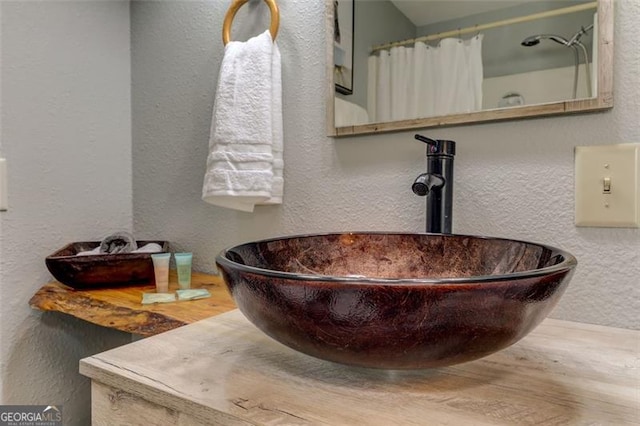 125 Wolfscratch, Big Canoe, GA 30143 - full bathroom with a textured wall and curtained shower