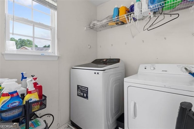 1657 Bradmere Ln, Lithia Springs, GA 30122 - laundry room with independent washer and dryer