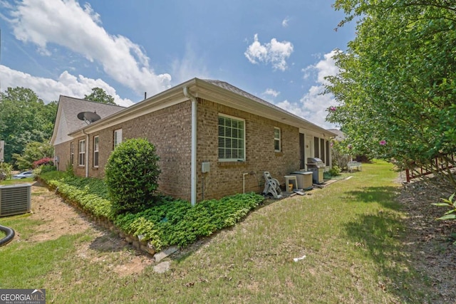 5565 Ashmoore Ct, Flowery Branch, GA 30542 - view of side of home with brick siding and a yard