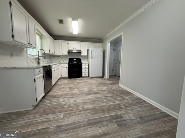 5156 Allison Way, Sugar Hill, GA 30518 - kitchen with freestanding refrigerator, black range oven, stainless steel dishwasher, crown molding, and wood finished floors
