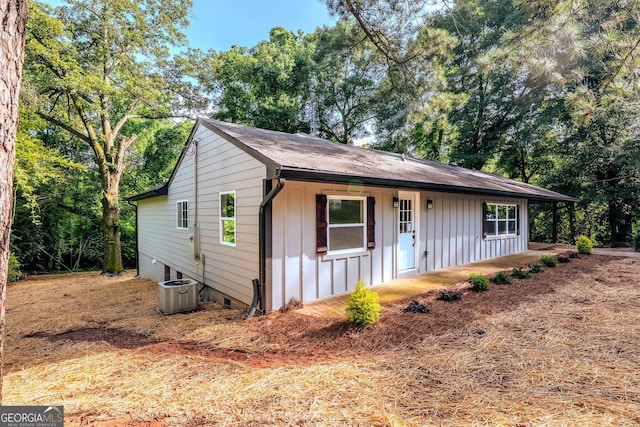 206 2nd St, Gainesville, GA 30504 - view of front of home with board and batten siding