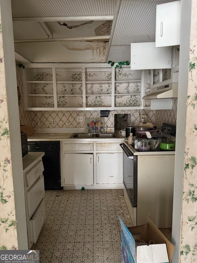 809 Camelot Dr, College Park, GA 30349