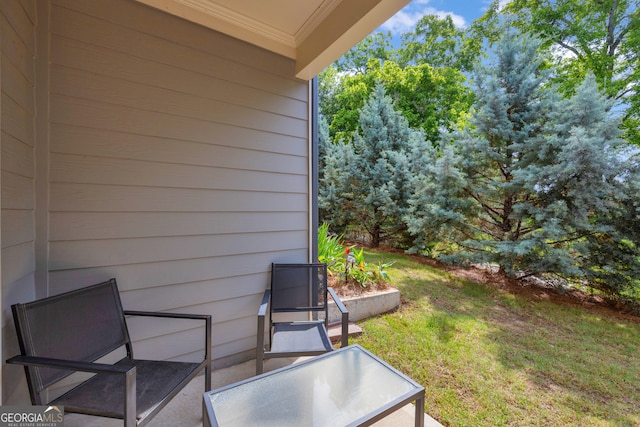 5615 Parkview Ln, Flowery Branch, GA 30542 - view of green lawn with a patio area