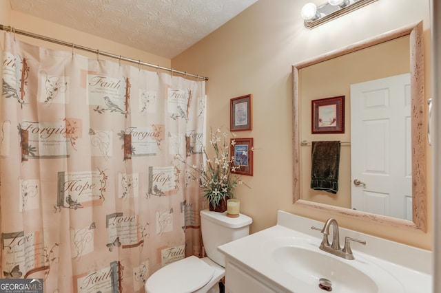 253 Lakeview Bend Cir, Jefferson, GA 30549 - full bath featuring vanity, a textured ceiling, and a shower with shower curtain