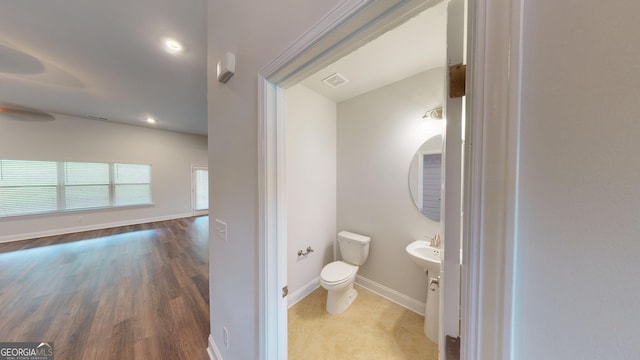 458 Southern Oaks Dr, Macon, GA 31216 - half bath with toilet and recessed lighting