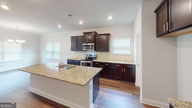 458 Southern Oaks Dr, Macon, GA 31216 - kitchen featuring stainless steel appliances, a chandelier, dark wood-style flooring, dark brown cabinets, and a kitchen island with sink