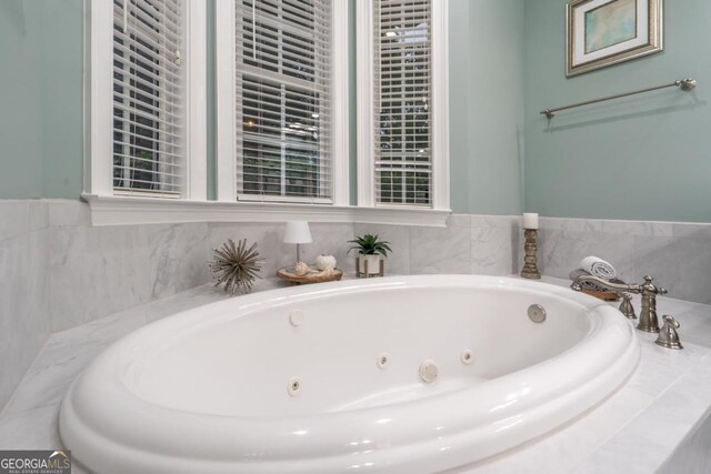 1421 Jack Malcom Rd, Madison, GA 30650 - full bath featuring a tub with jets