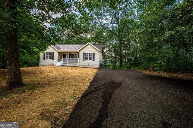 118 High Ridge Ln, Dahlonega, GA 30533 - view of front of house featuring covered porch and asphalt driveway