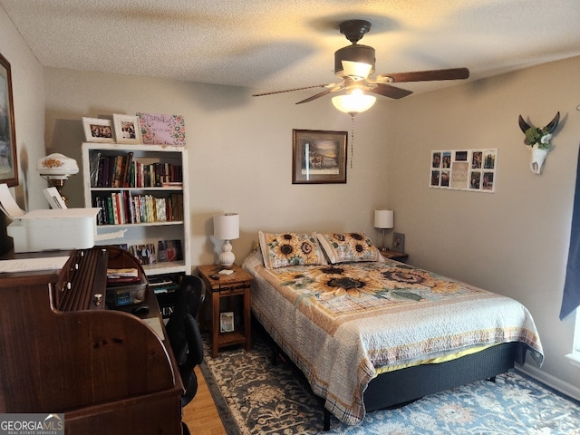 115 Settlers Trl, Warner Robins, GA 31088 - bedroom with an office area, wood finished floors, and ceiling fan