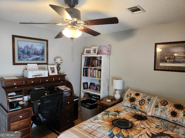 115 Settlers Trl, Warner Robins, GA 31088 - bedroom featuring a desk, wood finished floors, ceiling fan, and a textured ceiling