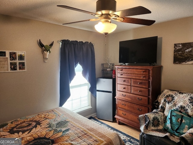 115 Settlers Trl, Warner Robins, GA 31088 - bedroom featuring freestanding refrigerator and ceiling fan