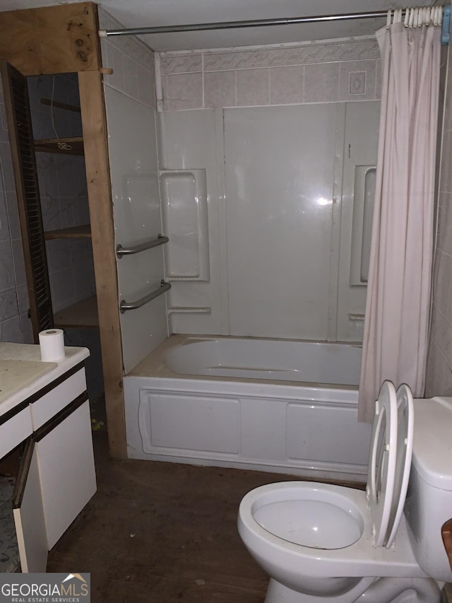 2712 Maple Rd SE, Rome, GA 30161 - bathroom featuring shower / bathtub combination with curtain and vanity