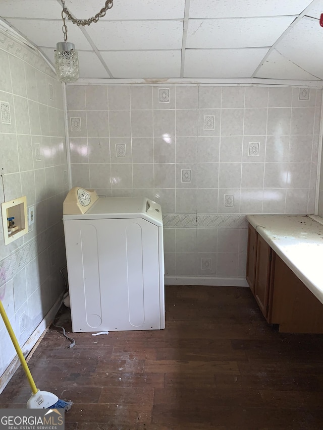 2712 Maple Rd SE, Rome, GA 30161 - bathroom with washer / clothes dryer, tile walls, wood-type flooring, and a drop ceiling