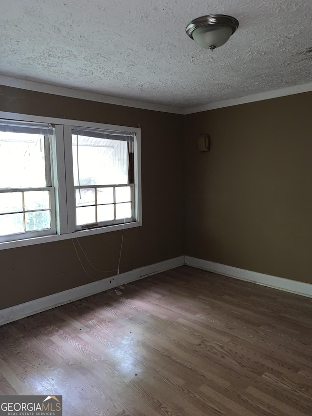 2712 Maple Rd SE, Rome, GA 30161 - unfurnished room with wood finished floors and a textured ceiling