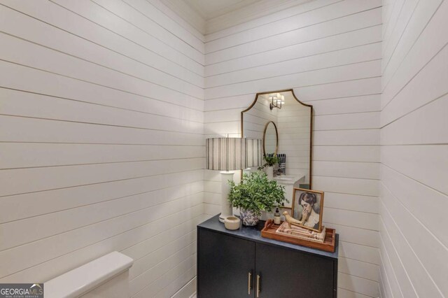 120 Slate Dr, Buford, GA 30518 - detailed view of wooden walls