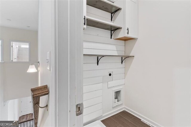3390 Meadow Grass Dr, Dacula, GA 30019 - laundry area featuring cabinet space and electric dryer hookup