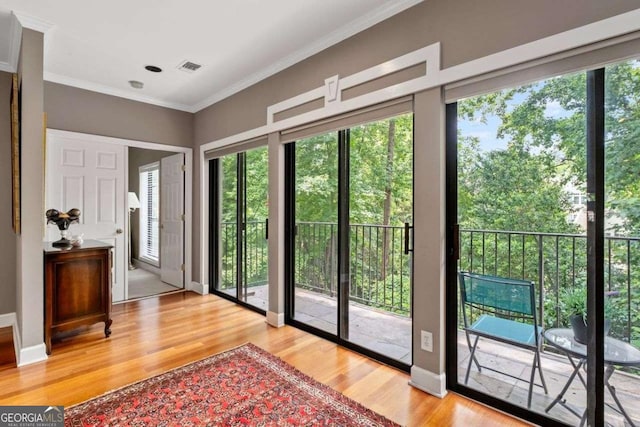 3071 Lenox Rd NE Unit 19, Atlanta, GA 30324 - entryway featuring light wood-style flooring and crown molding