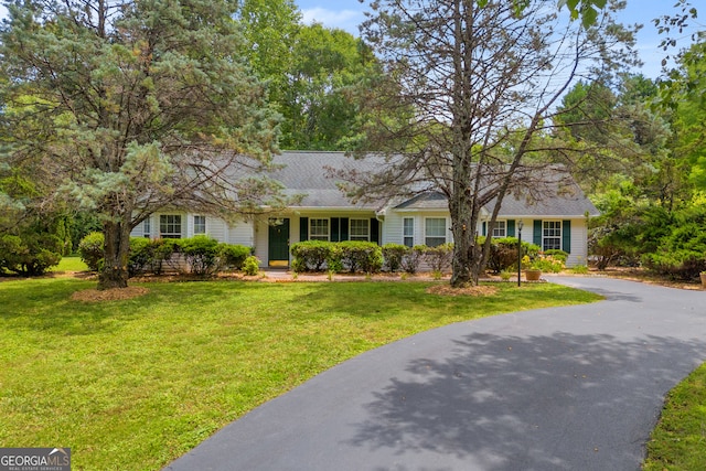 110 Northridge Dr, Demorest, GA 30535 - ranch-style house featuring a front lawn, asphalt driveway, and roof with shingles