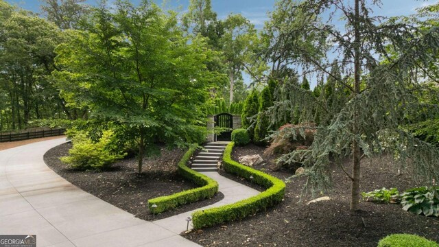 13365 Hopewell Rd, Alpharetta, GA 30004 - surrounding community with stairway