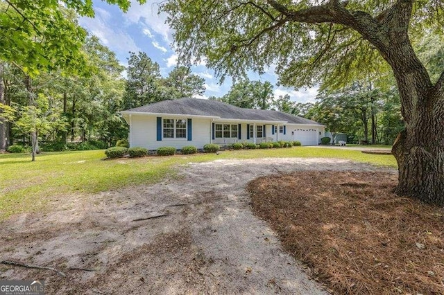 204 Old Oak Rd, Macon, GA 31216 - ranch-style home featuring a garage, dirt driveway, and a front yard