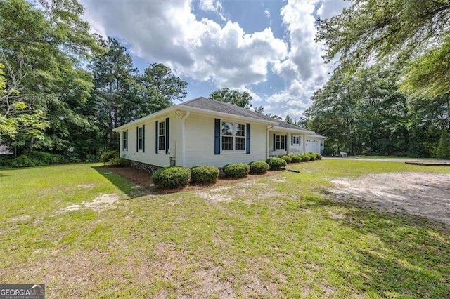 204 Old Oak Rd, Macon, GA 31216 - single story home featuring an attached garage and a front lawn