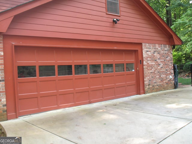 4098 Nancy Creek Way NE, Brookhaven, GA 30319 - garage with driveway