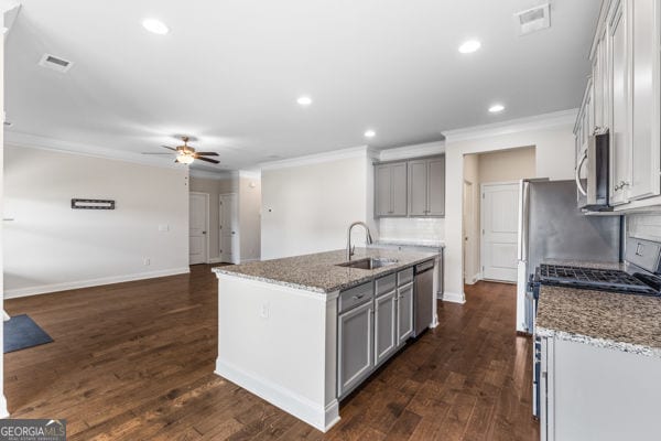 1494 Weeping Tree Cir, Hoschton, GA 30548 - kitchen featuring gray cabinetry, crown molding, stainless steel appliances, a center island with sink, and a ceiling fan