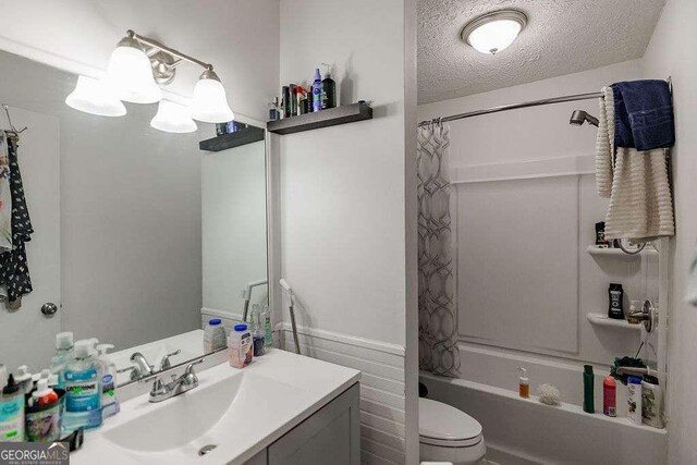 2505 Broad St W Unit 314, Athens, GA 30606 - full bath with vanity, shower / bath combo with shower curtain, and a textured ceiling