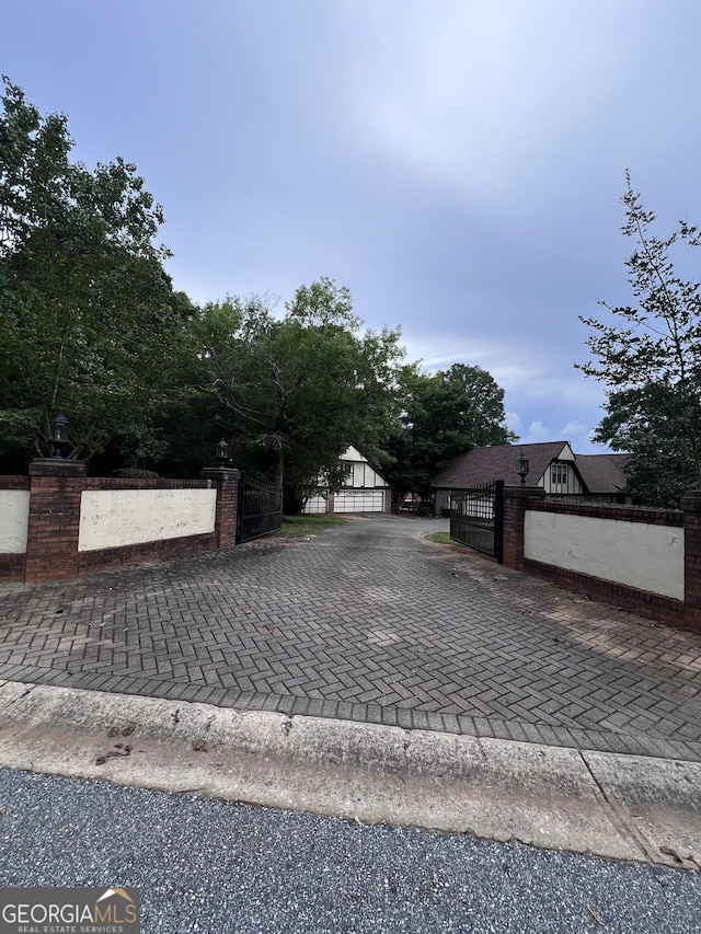 186 Kingston Rd, Colbert, GA 30628 - view of road featuring a gate