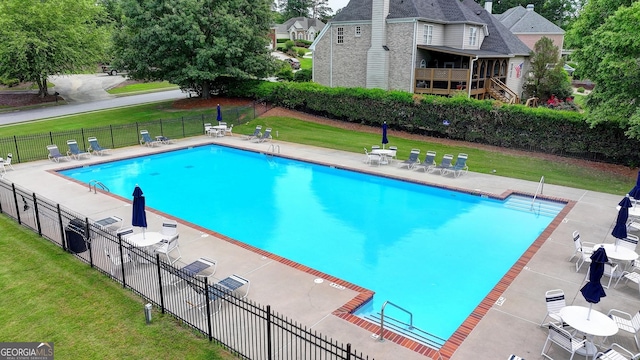1640 Mount Mckinley Dr, Grayson, GA 30017 - community pool with a patio area