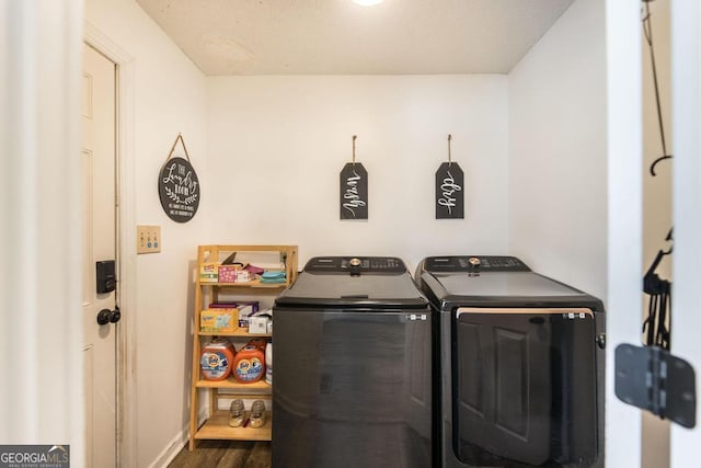 632 Chastain Pl, Macon, GA 31210 - laundry room with washing machine and dryer and wood finished floors