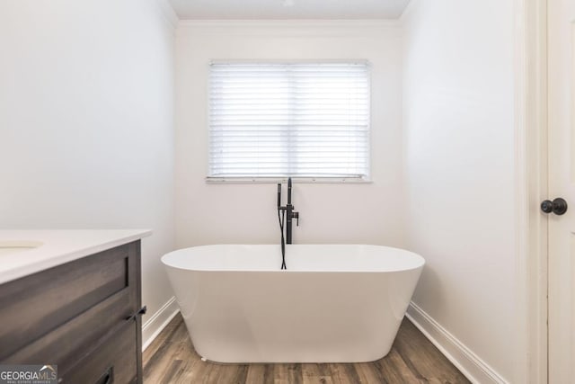 632 Chastain Pl, Macon, GA 31210 - full bath featuring a soaking tub, wood finished floors, vanity, and crown molding