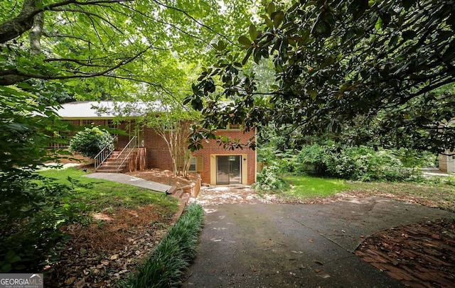 221 College Cir, Athens, GA 30605 - view of yard with stairs