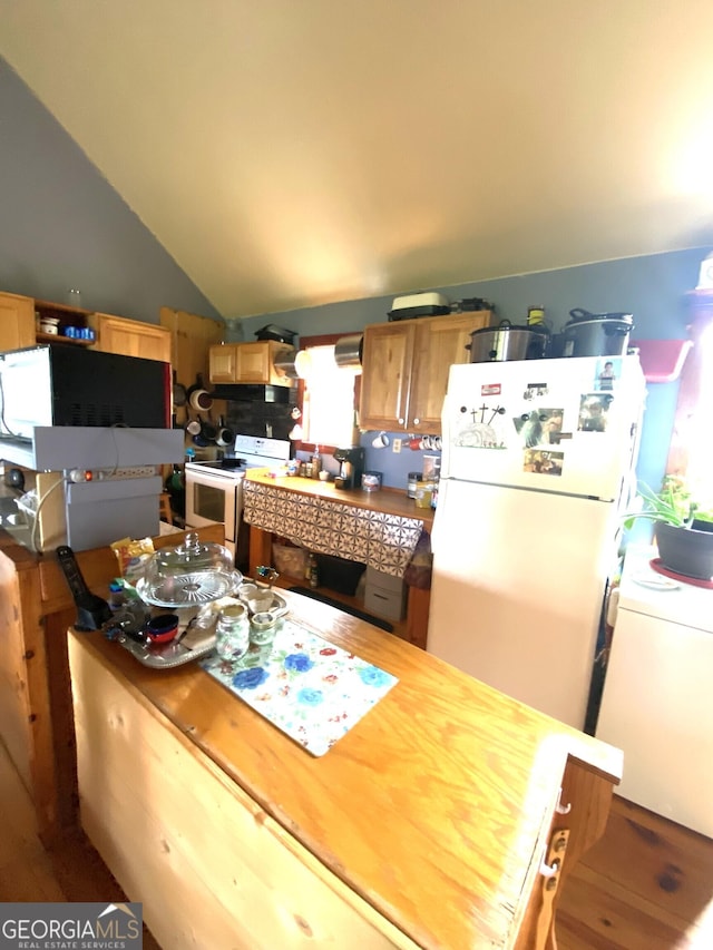 539 Dowel Cir, Ellijay, GA 30540 - dining room with vaulted ceiling